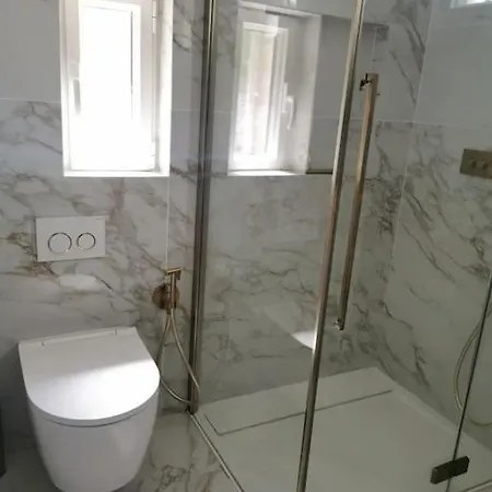 La Petite Nicoise Au Jacuzzi A 3 Min De La * Nicea