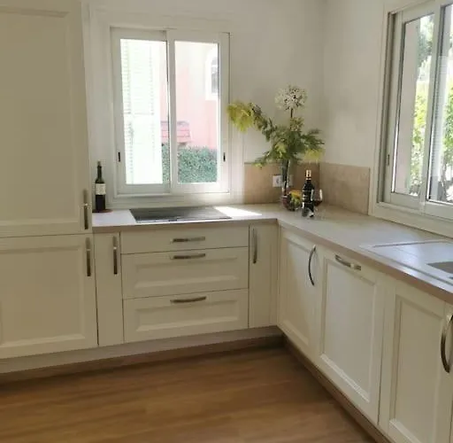 La Petite Nicoise Au Jacuzzi A 3 Min De La Villa *